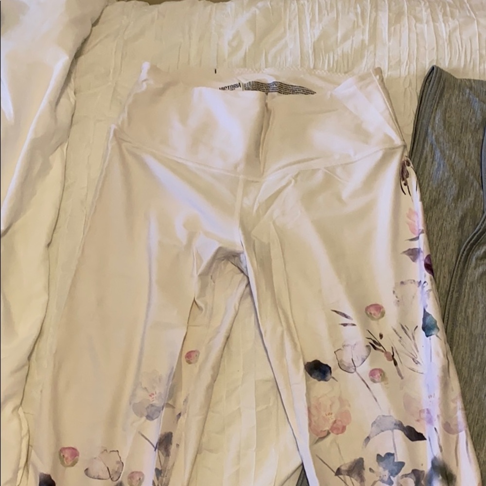 Victoria Secret Flower Leggings Size Large
